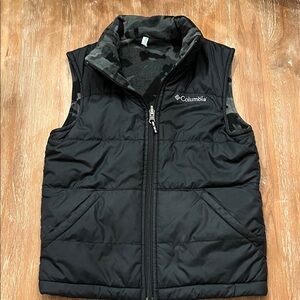 Columbia Kids Black Camo Puffer Vest reversible - size S 6/7